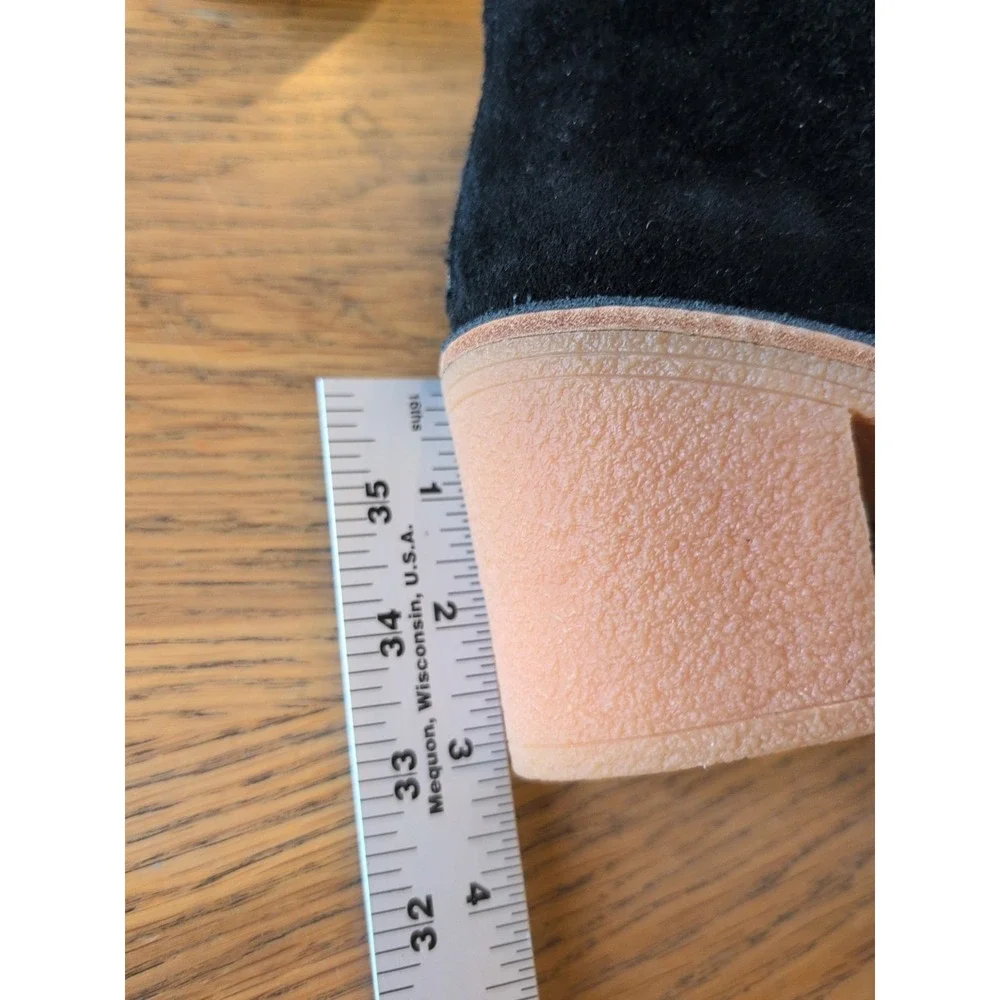 UGG Women's CORIN Ankle Boot 8 US  Black Suede NWOB $140‎ MSRP